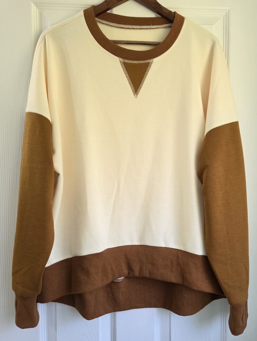 Women's High Low Colorblock Crewneck Sweatshirt Brown & Cream with Thumbholes Si